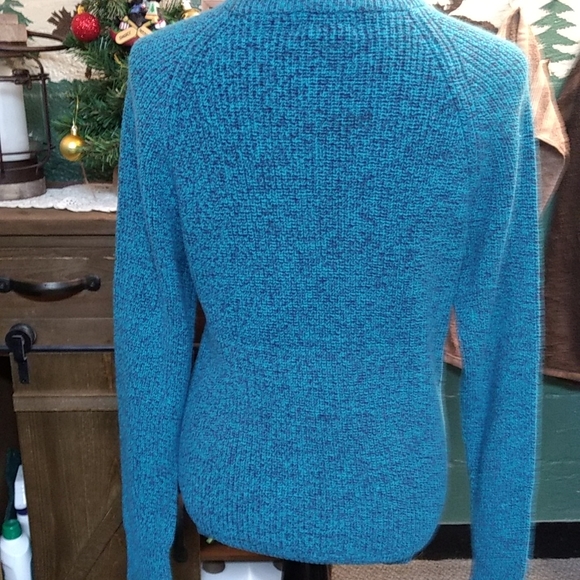 Here's a Hug sweater - Picture 3 of 4